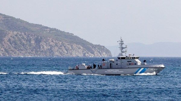 قتلى ومفقودون بعد انقلاب قارب مهاجرين قبالة جزيرة يونانية