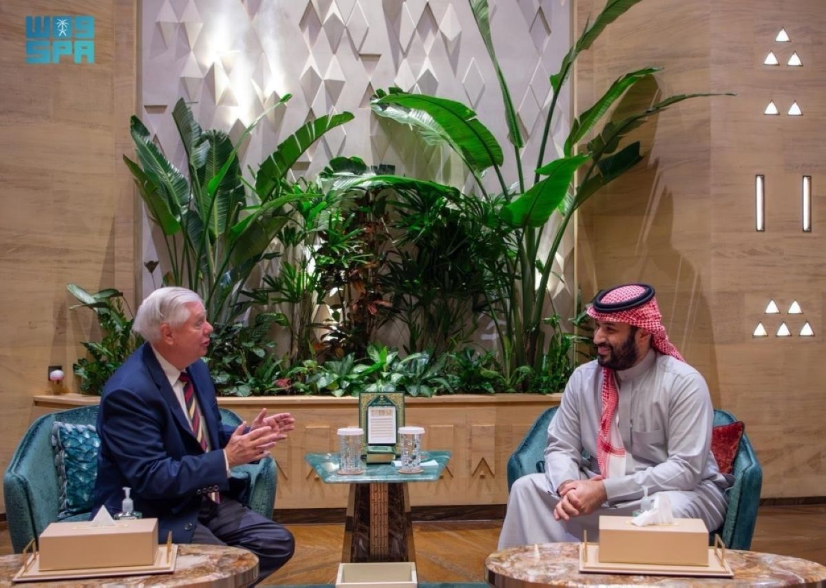 ولي العهد يجتمع مع السيناتور الأمريكي ليندسي غراهام