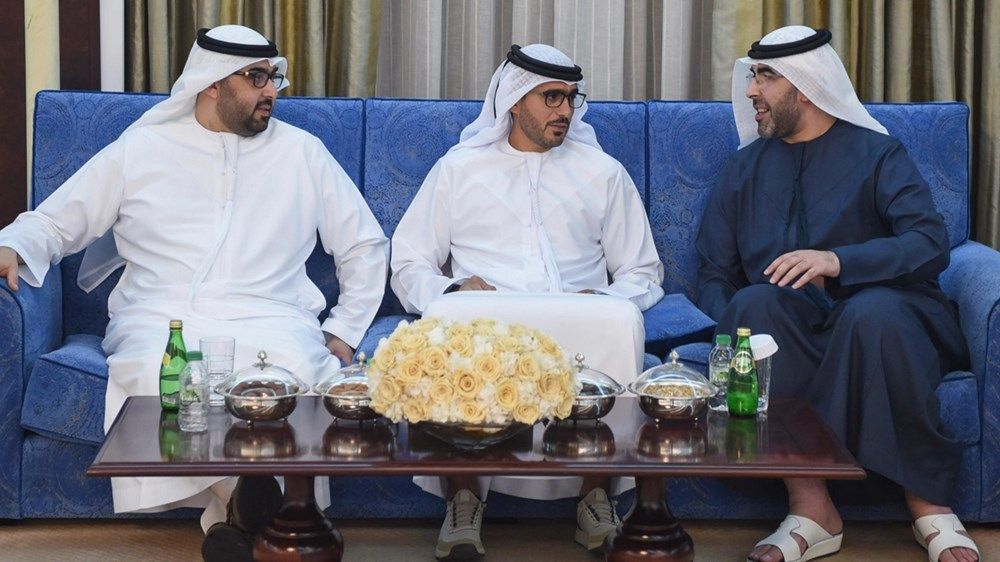 حاكم أم القيوين يستقبل رئيس الهيئة العامة للشؤون الإسلامية وجموع المهنئين بشهر رمضان