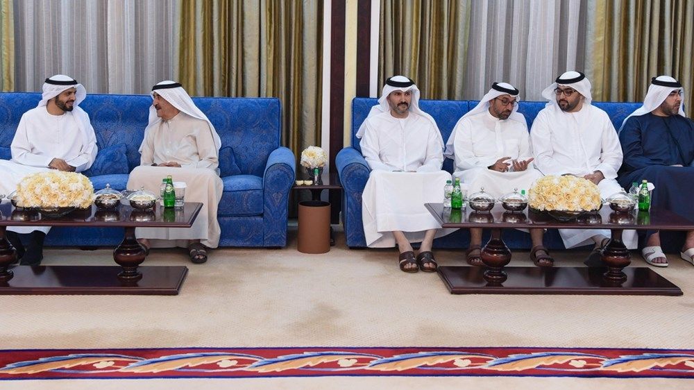 حاكم أم القيوين يستقبل رئيس الهيئة العامة للشؤون الإسلامية وجموع المهنئين بشهر رمضان