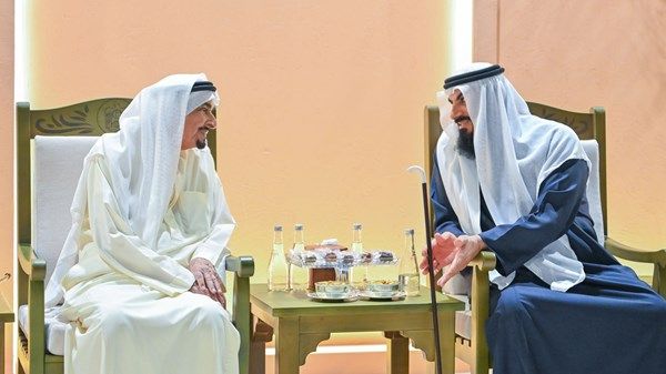 حاكم عجمان وولي عهده يتقبلان التهاني بشهر رمضان من الشيوخ والغرير والمواطنين