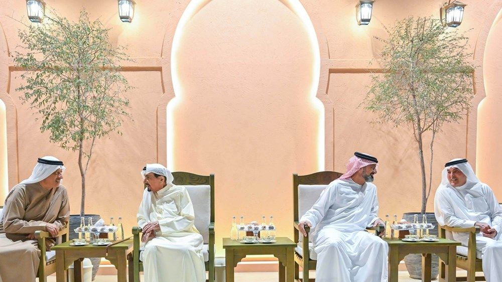 حاكم عجمان وولي عهده يتقبلان التهاني بشهر رمضان من الشيوخ والغرير والمواطنين