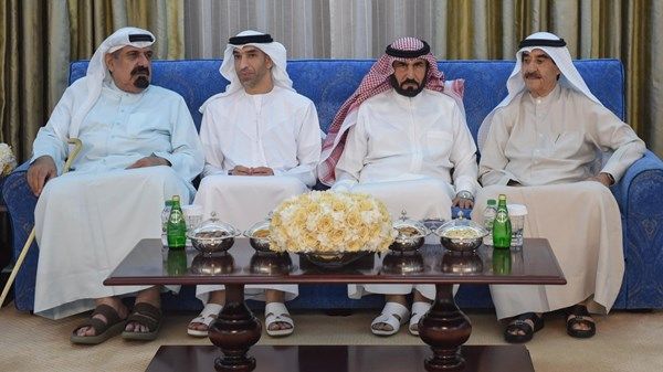 حاكم أم القيوين يستقبل الشيوخ والمسؤولين وجموع المهنئين برمضان