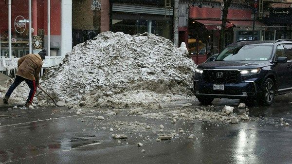 ولايات أميركية تعلن حالة طوارئ بسبب عاصفة ثلجية