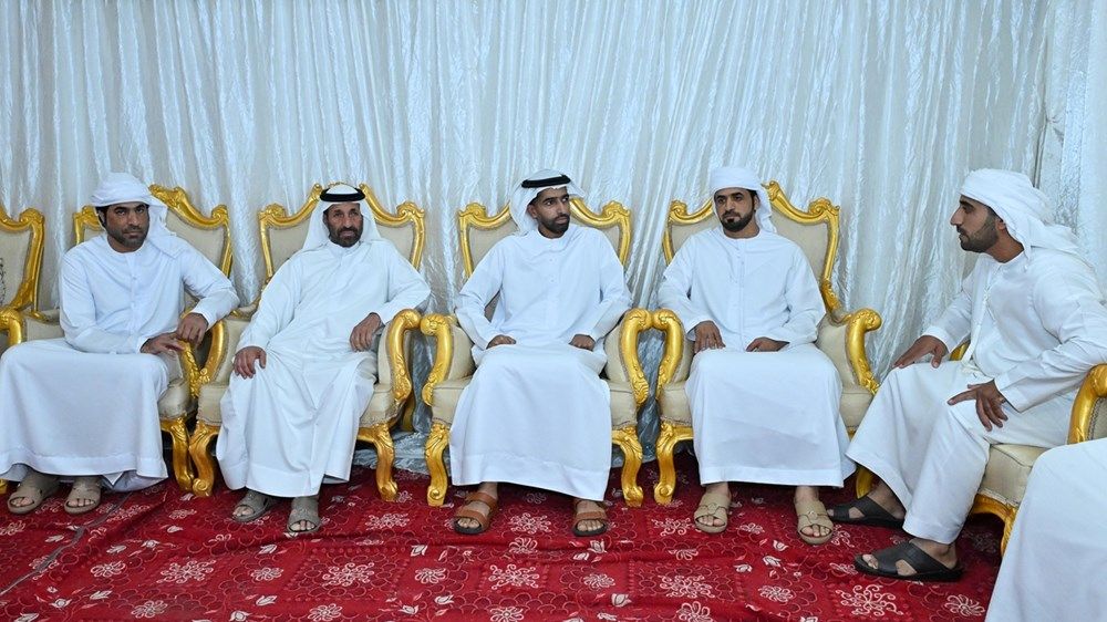 خالد بن سعود يقدم واجب العزاء في وفاة حمد سالم الكتبي