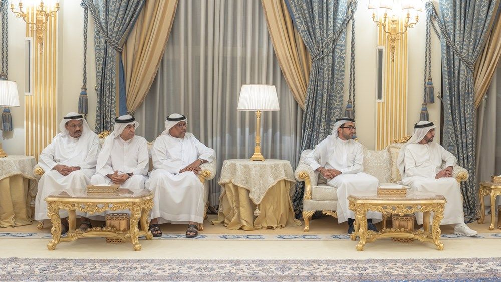 حاكم الشارقة يتبادل التهاني بشهر رمضان مع خليفة المرر ووفد وزارة الخارجية