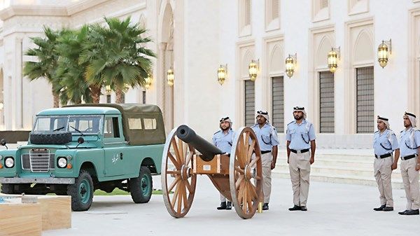 مدفع الإفطار يعزز الأجواء الاجتماعية في الفجيرة