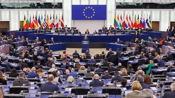 البرلمان الأوروبي يؤجل التصويت على اتفاق الرسوم مع أميركا