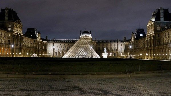 فرنسا.. رئيسة متحف اللوفر تقدم استقالتها