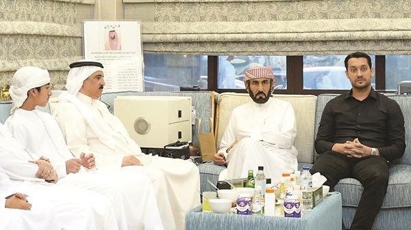 طالب بن صقر يستقبل سفير البحرين ويتبادلان التهاني بشهر رمضان