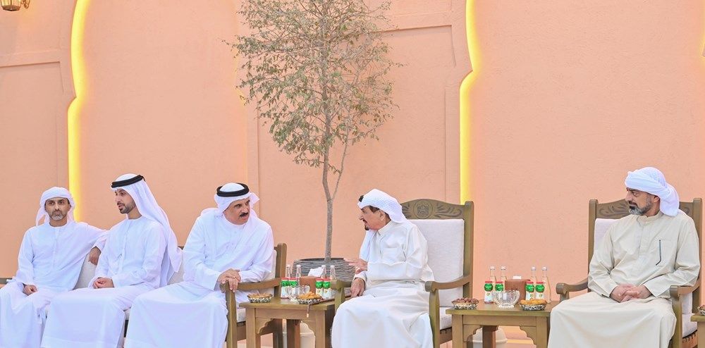 حاكم عجمان وولي عهده يتقبلان التهاني بشهر رمضان من سفير مملكة البحرين