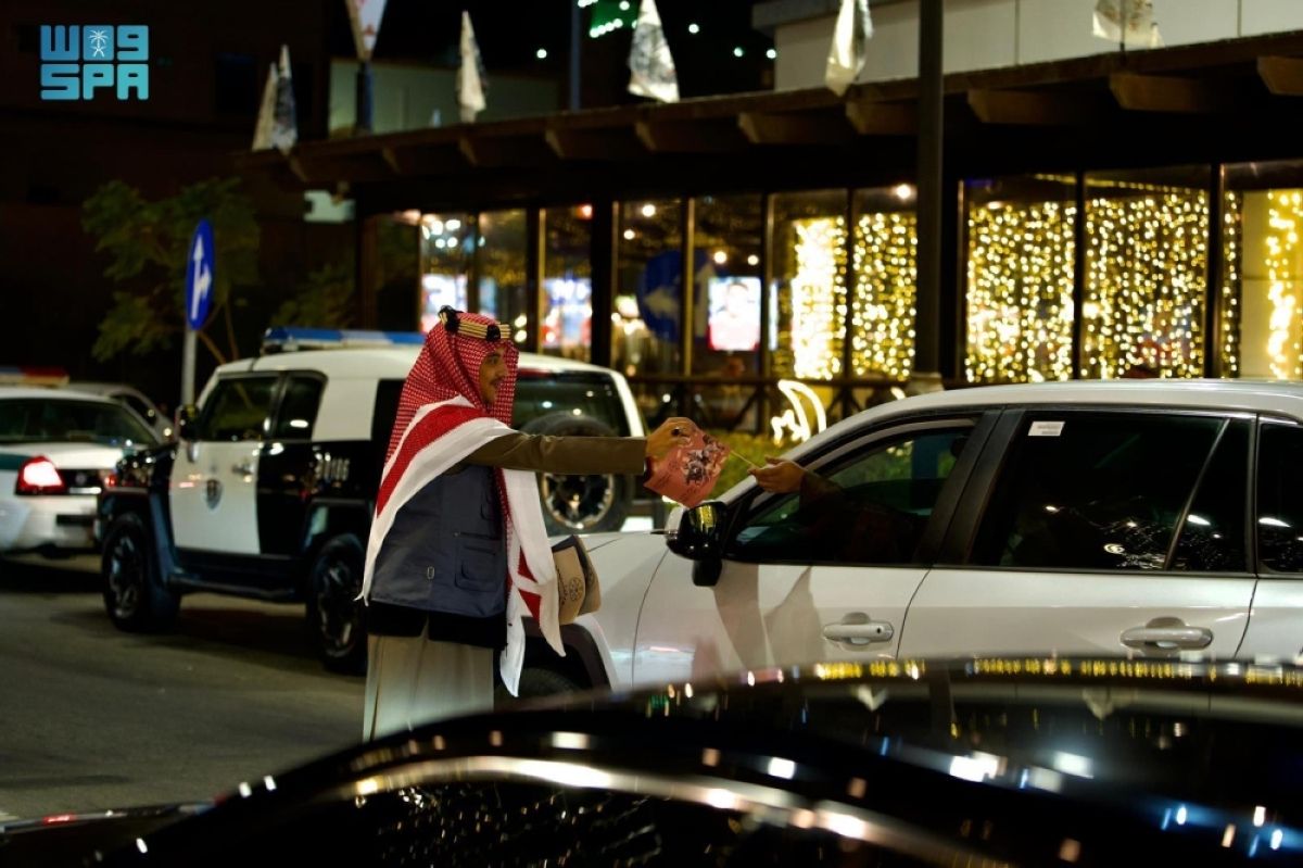 أمانة الباحة 
توزع 3500 هدية احتفاء بيوم التأسيس