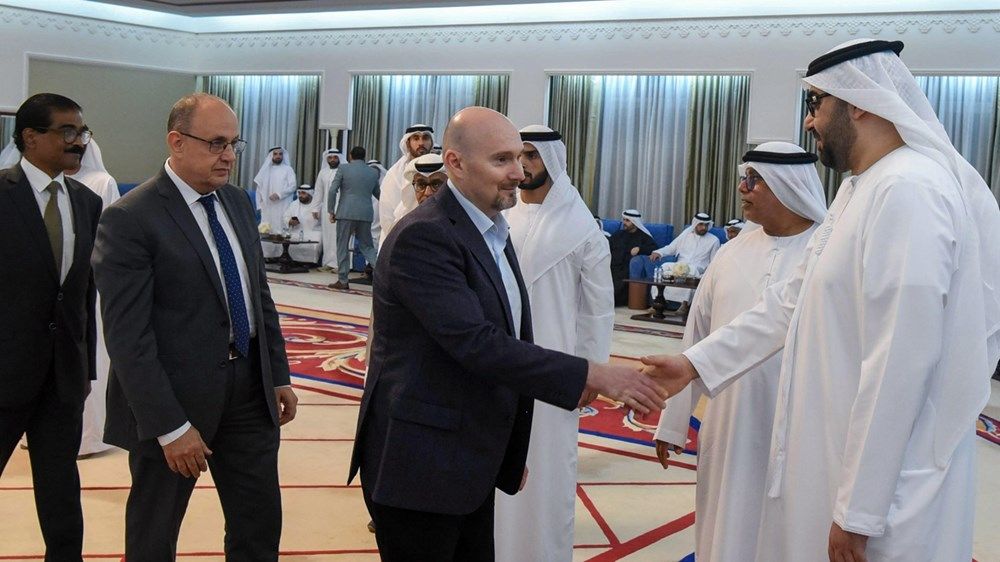 حاكم أم القيوين يستقبل الشيوخ والمسؤولين وجموع المهنئين بالشهر الفضيل