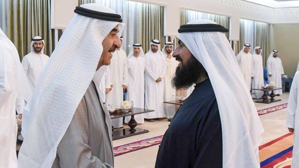 حاكم أم القيوين يستقبل الشيوخ والمسؤولين وجموع المهنئين بالشهر الفضيل