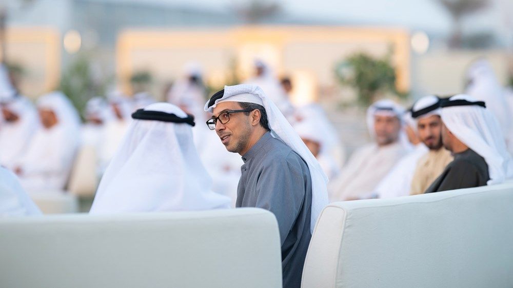 منصور بن زايد يشارك موظفي ديوان الرئاسة والسلك القضائي وقطاع التعليم مأدبة الإفطار الرمضانية