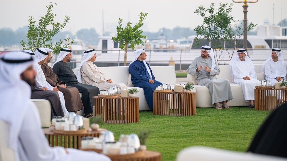 منصور بن زايد يشارك أعضاء المجلس الوطني الاتحادي والمجلس الوزاري للتنمية مأدبة إفطار رمضانية