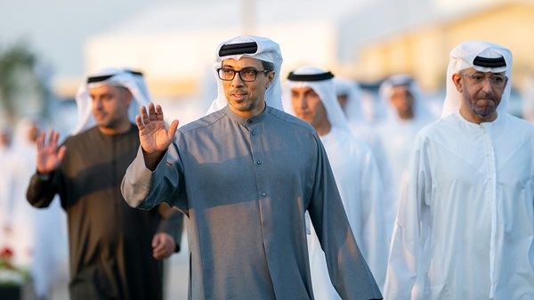 منصور بن زايد يشارك موظفي ديوان الرئاسة والسلك القضائي وقطاع التعليم مأدبة الإفطار الرمضانية