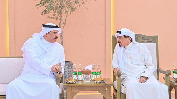 حاكم عجمان وولي عهده يتقبلان التهاني بشهر رمضان من سفير مملكة البحرين