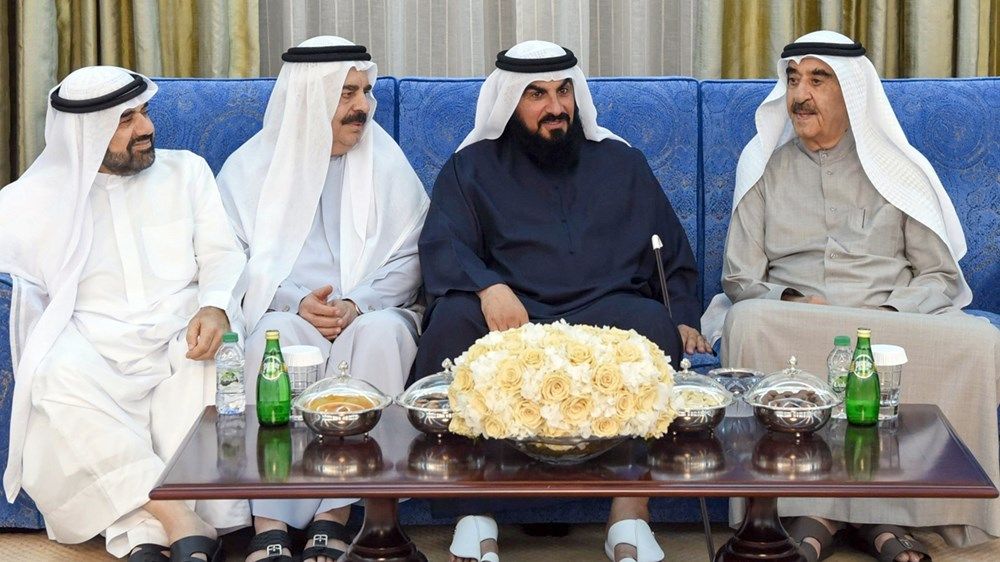 حاكم أم القيوين يستقبل الشيوخ والمسؤولين وجموع المهنئين بالشهر الفضيل