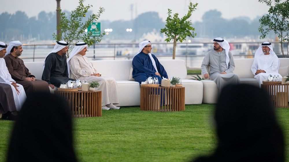 منصور بن زايد يشارك أعضاء المجلس الوطني الاتحادي والمجلس الوزاري للتنمية مأدبة إفطار رمضانية