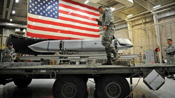 أميركا تبحث مسألة السلاح النووي مع روسيا والصين