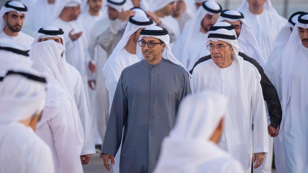 منصور بن زايد يشارك موظفي ديوان الرئاسة والسلك القضائي وقطاع التعليم مأدبة الإفطار الرمضانية