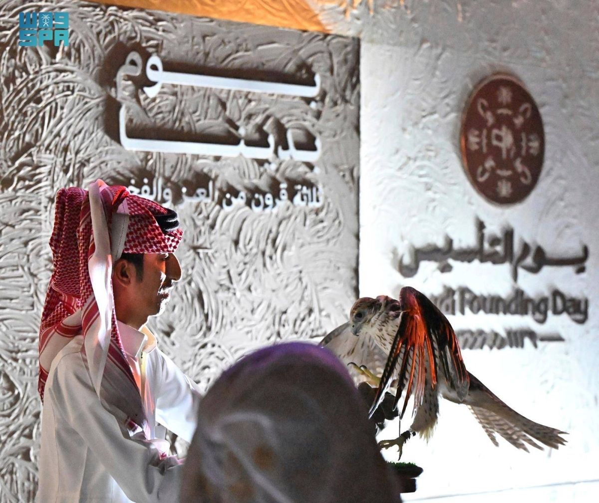 جناح الصقور يشهد إقبالا لافتا 
ضمن فعاليات يوم التأسيس