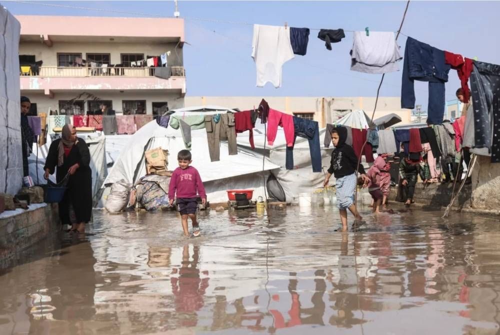 الأمطار تغرق خيام غزة