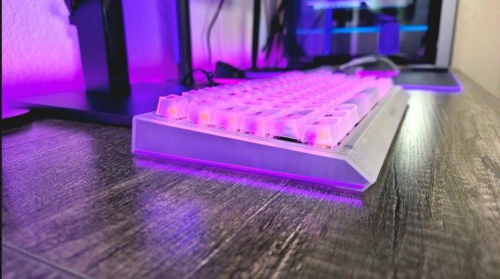 تكنولوجيا: مجموعة Phantom White من Razer: تجربة شخصية مع تصميم شفاف يغير شكل الباتل ستيشن بالكامل