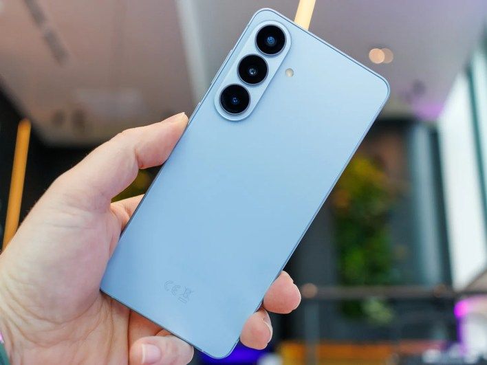 تكنولوجيا: إطلاق هاتف سامسونج جالاكسي إس 26 بلس بشريحة إكسينوس 2600 وواجهة وان يو آي 8 والمزيد