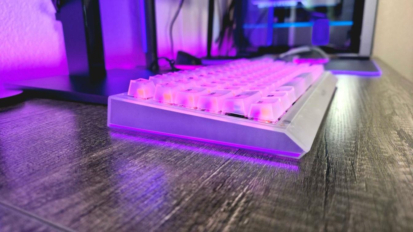 تكنولوجيا: مجموعة Phantom White من Razer: تجربة شخصية مع تصميم شفاف يغير شكل الباتل ستيشن بالكامل