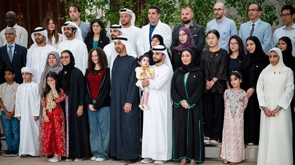 رئيس الدولة يستقبل وفد مركز أبوظبي للخلايا الجذعية ومستشفى ياس كلينك