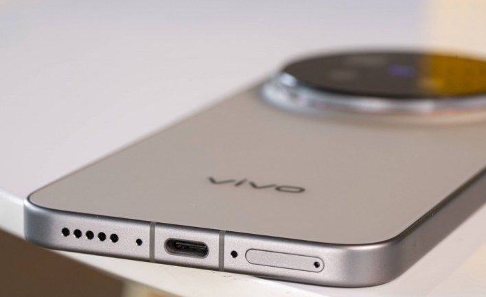 تكنولوجيا: Vivo تختبر هاتفًا ببطارية عملاقة بسعة 12,000 مللي أمبير وفقًا لتسريب جديد