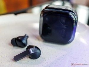 تكنولوجيا: سامسونج تعلن رسمياً عن سماعات جالاكسي بادز 4 برو بمكبرات صوت أكبر وإلغاء ضوضاء نشط محسن وبطارية طويلة العمر