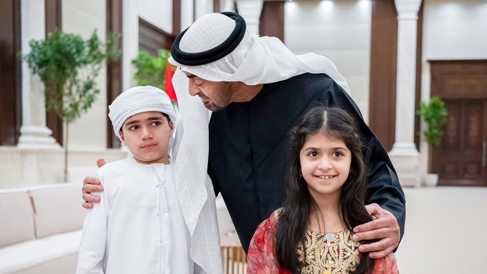 رئيس الدولة يستقبل وفد مركز أبوظبي للخلايا الجذعية ومستشفى ياس كلينك