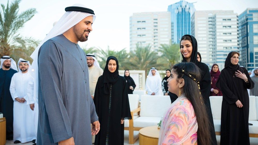 ذياب بن محمد بن زايد يشارك موظفي جهات حكومية الإفطار الرمضاني في «برزة أبوظبي»