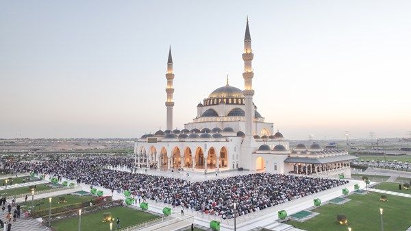 «إسلامية الشارقة» تعتمد 400 موقع لإفطار الصائمين