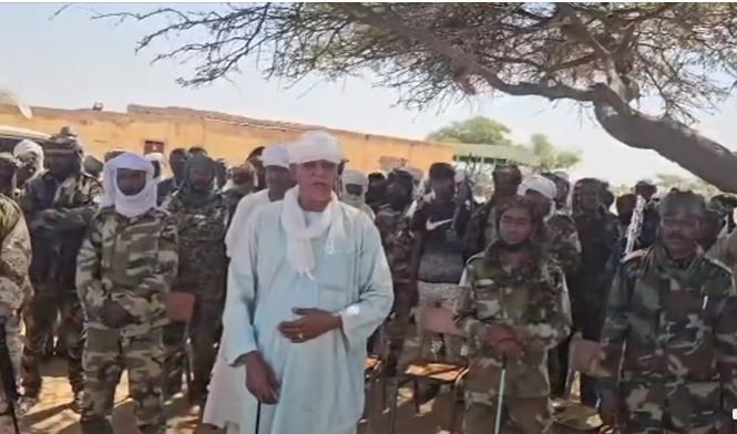 شاهد.. ما هي حقيقة الفيديو المتداول لزعيم المحاميد موسى هلال وسط حشد من جنوده رغم تأكيدات وصوله لأماكن سيطرة الجيش؟