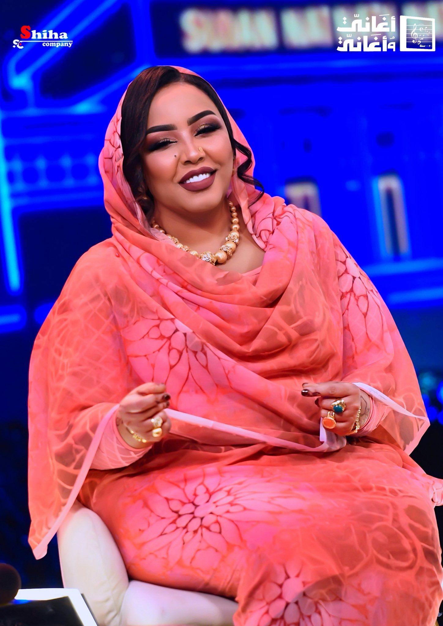 بالصور والفيديو.. الحلقة الثامنة من برنامج “أغاني وأغاني”.. السلطانة تطرب الجمهور برائعة الحقيبة “القمري المظلل” وتشكر باحث اجتهد معها