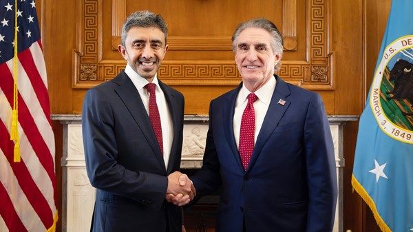 عبدالله بن زايد يلتقي وزير الداخلية الأميركي في واشنطن