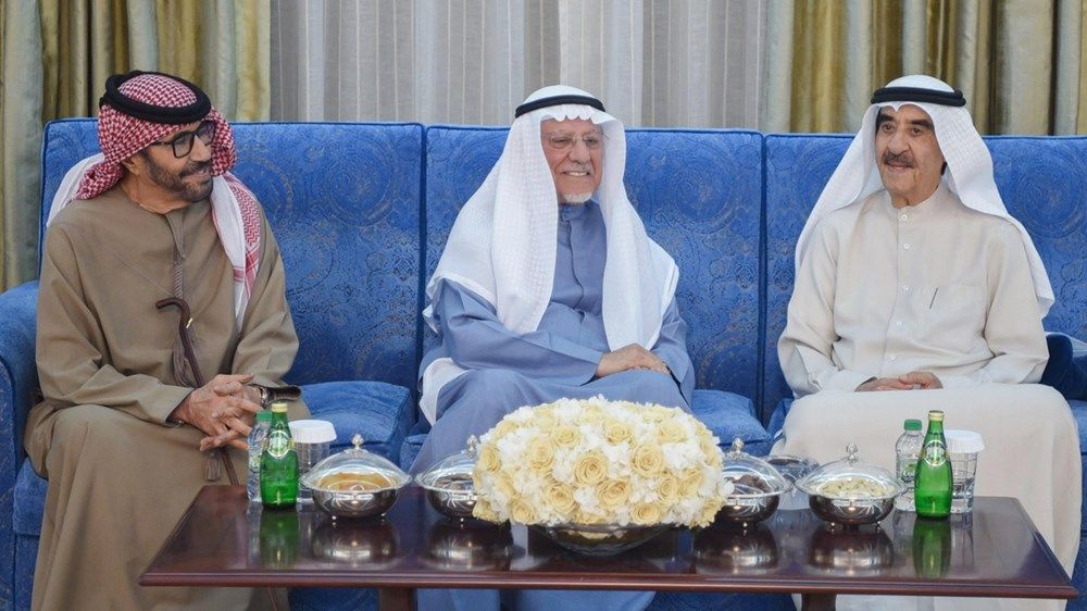 حاكم أم القيوين يستقبل الشيوخ والمسؤولين وجموع المهنئين بشهر رمضان