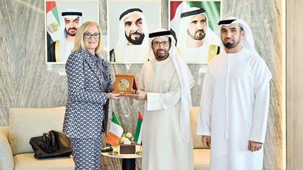 علي النعيمي يبحث سبل تعزيز التعاون البرلماني مع مجلس الشيوخ الأيرلندي