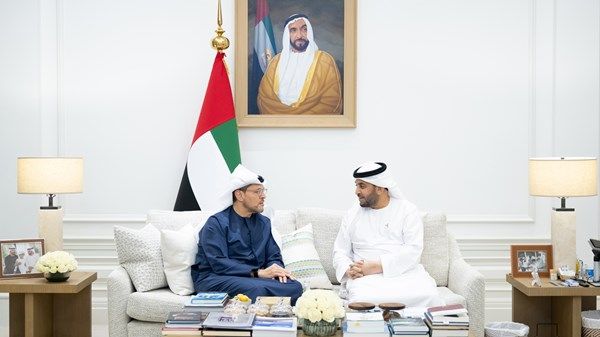 حمدان بن زايد يستقبل وفد دائرة البلديات والنقل ويطّلع على أبرز مستجدات المشاريع التنموية في منطقة الظفرة