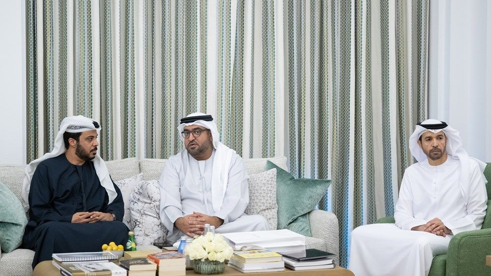 حمدان بن زايد يستقبل وفد دائرة البلديات والنقل ويطّلع على أبرز مستجدات المشاريع التنموية في منطقة الظفرة