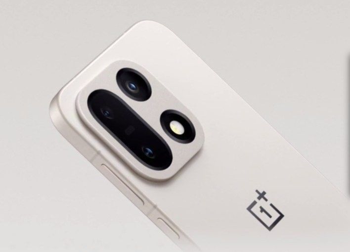 تكنولوجيا: تفوق مرتقب لـ OnePlus 15T على Galaxy S26 Ultra مع دعم الشحن المغناطيسي