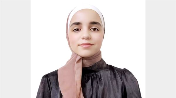 السورية سارة الحلاق.. إرادة قوية تنافس على أجمل صوت قرآني في «دبي الدولية»