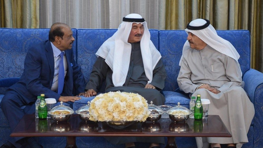 حاكم أم القيوين يستقبل وزير الطاقة وجموع المهنئين بشهر رمضان