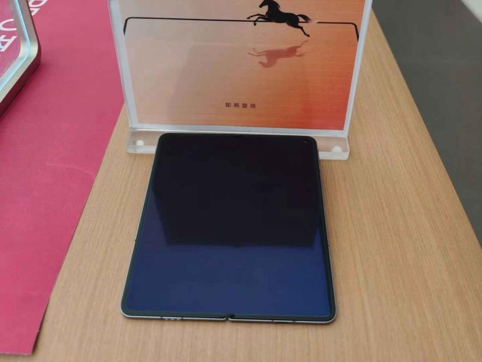 تكنولوجيا: هاتف أوبو فايند إن 6 القابل للطي يكشف عن نفسه بأقل تجعد ملحوظ للشاشة حتى الآن