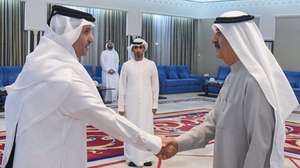 حاكم أم القيوين يستقبل القنصل القطري