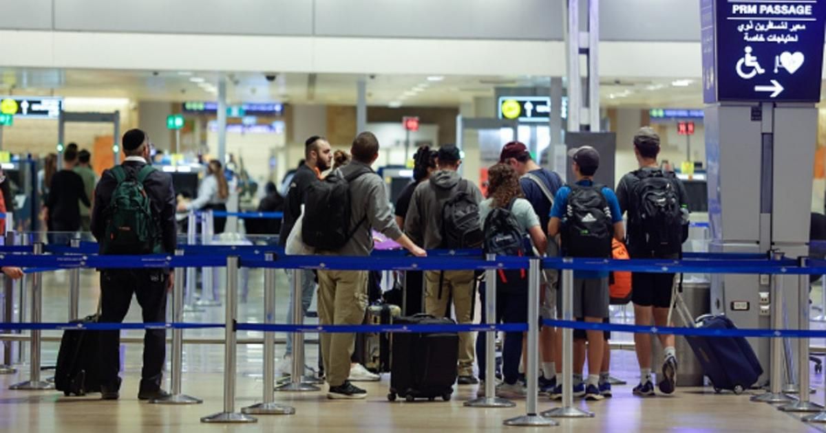 دول جديدة تجلي دبلوماسييها وتطلب من مواطنيها تجنب السفر لإسرائيل وإيران